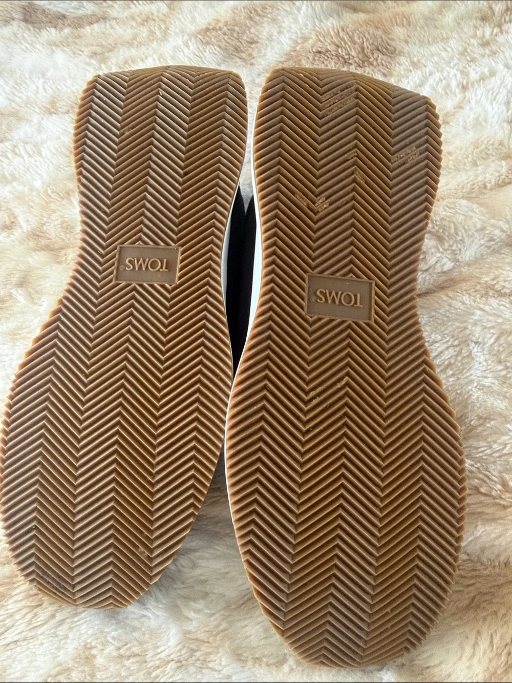 Toms casual low